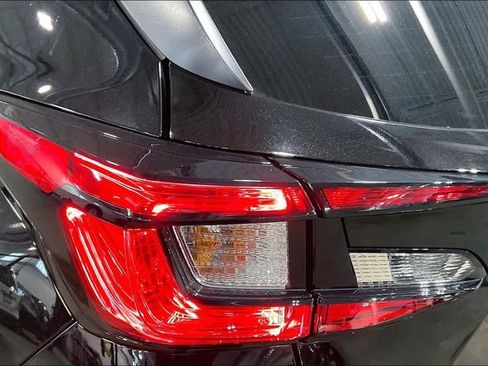 Used 2024 Subaru Crosstrek 2.0i Premium image 30