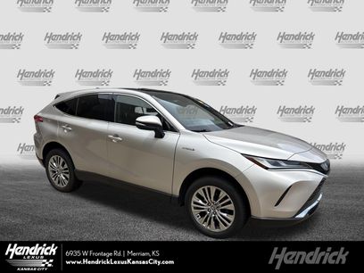 Used 2021 Toyota Venza Limited w/ Carpet Mat Package (TMS)