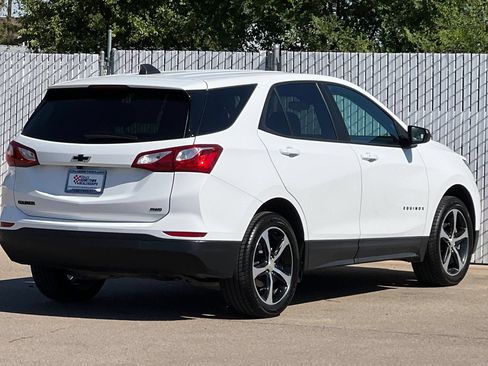 Used 2021 Chevrolet Equinox LS w/ LPO, Blackout Package AWD/4WD image 4