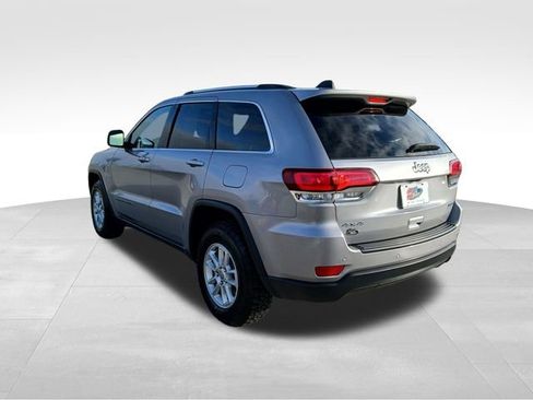 Used 2020 Jeep Grand Cherokee Laredo image 3