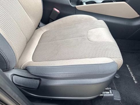 Used 2019 Hyundai Santa Fe SE FWD image 14