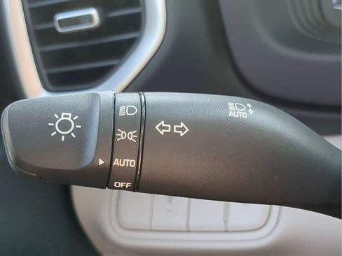 New 2025 Hyundai Venue Limited FWD image 34