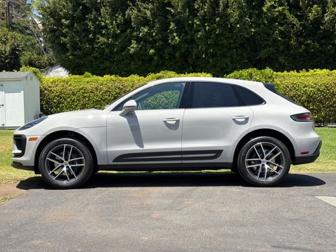Used 2026 Porsche Macan AWD/4WD image 2