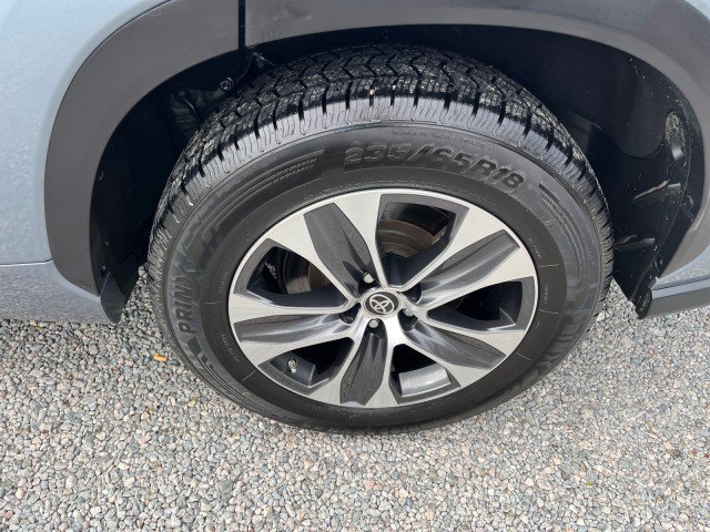 Used 2022 Toyota Highlander XLE FWD image 11
