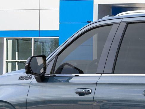 New 2026 Chevrolet Suburban High Country AWD/4WD image 12