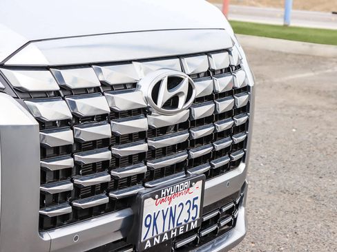 Used 2024 Hyundai Palisade Calligraphy image 5