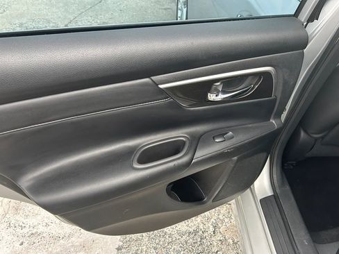 Used 2013 Nissan Altima 2.5 SL w/ Technology Pkg image 36