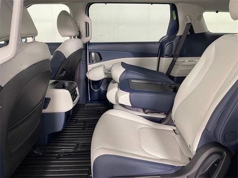 New 2026 Kia Carnival SX image 7