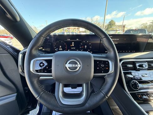 Used 2025 Nissan Armada Platinum image 14