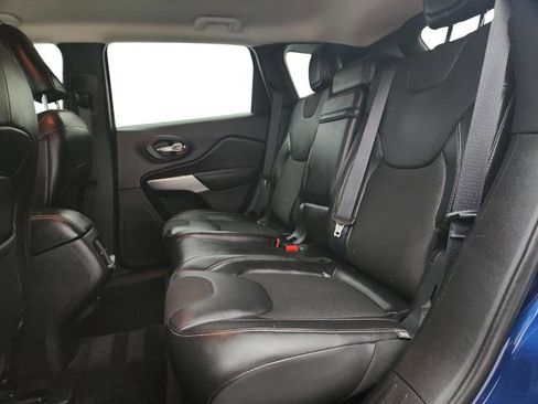 Used 2018 Jeep Cherokee Latitude Plus image 18