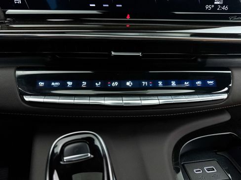 Used 2023 Cadillac Escalade ESV Premium Luxury w/ Performance Package AWD/4WD image 26