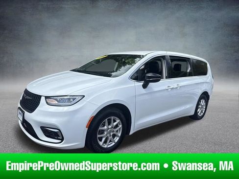 Used 2024 Chrysler Pacifica Touring-L FWD image 1