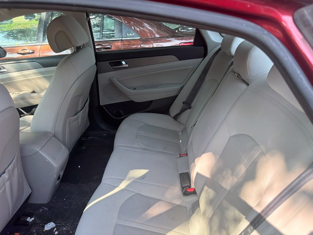 Used 2015 Hyundai Sonata SE w/ Option Group 09 FWD image 6