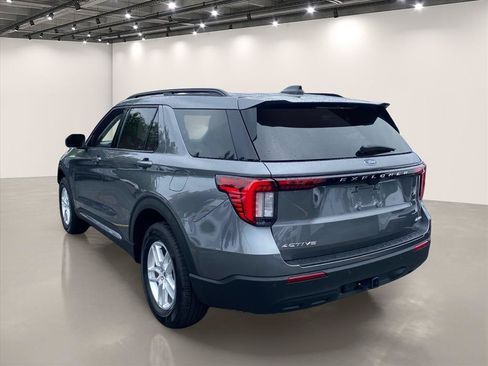 Used 2025 Ford Explorer Active AWD/4WD image 5