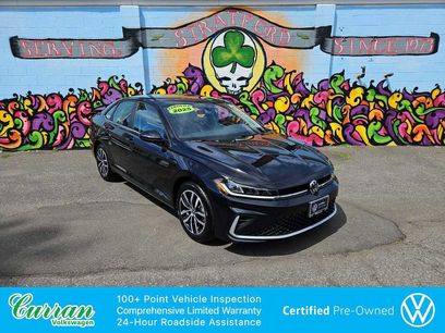 Certified 2025 Volkswagen Jetta SE w/ Sunroof Package