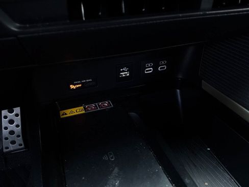 Used 2025 Toyota Camry SE w/ Convenience Package FWD image 28
