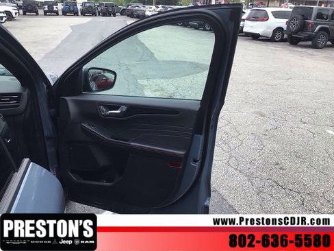 Used 2025 Ford Escape ST-Line Select AWD/4WD image 23