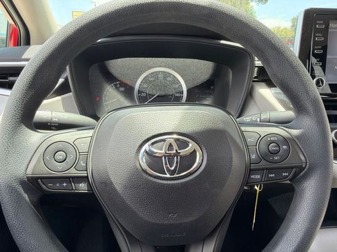 Used 2020 Toyota Corolla LE FWD image 10