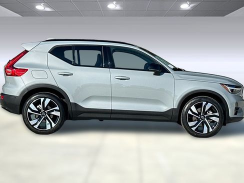 Used 2025 Volvo XC40 B5 Ultra w/ Climate Package image 7