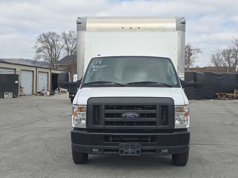 Used 2019 Ford E-350 and Econoline 350 Super Duty w/ Power Windows & Locks Group image 7