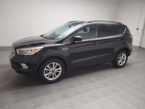 Used 2018 Ford Escape SE FWD image 2