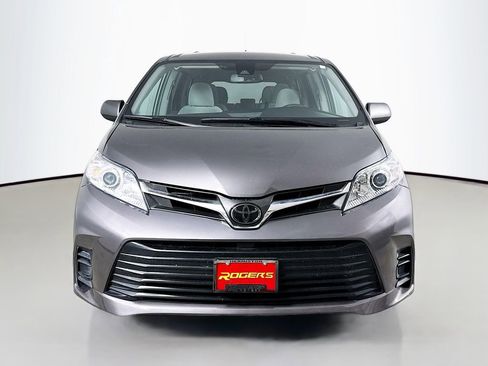 Used 2018 Toyota Sienna LE FWD image 3