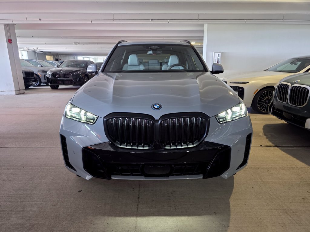 New 2026 BMW X5 xDrive50e w/ M Sport Package AWD/4WD image 2