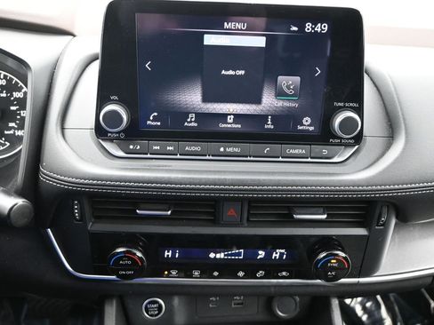 Used 2023 Nissan Rogue SV image 14