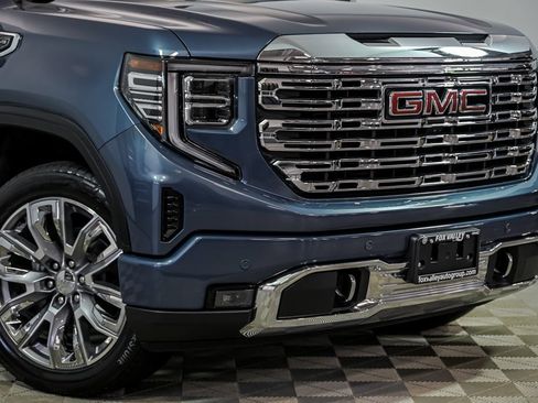Used 2025 GMC Sierra 1500 Denali w/ Denali Reserve Package AWD/4WD image 2