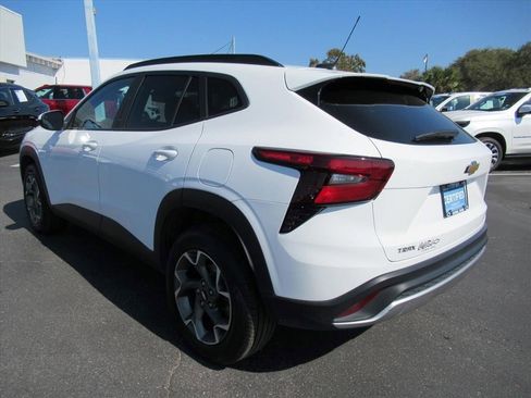 Certified 2024 Chevrolet Trax LT w/ Driver Confidence Package image 8