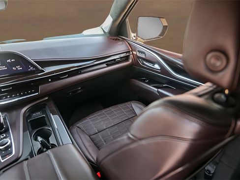 Certified 2023 Cadillac Escalade Sport Platinum image 30