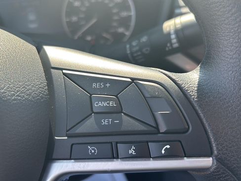 Used 2025 Nissan Altima 2.5 SV FWD image 13