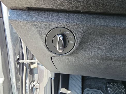Certified 2023 Volkswagen Jetta SE w/ Panoramic Sunroof Package FWD image 24