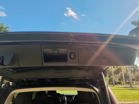 Used 2017 Cadillac Escalade Premium Luxury AWD/4WD image 56