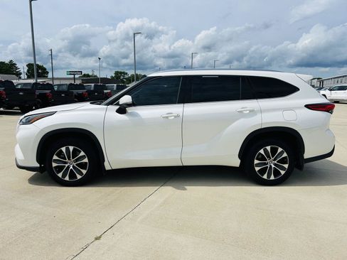 Used 2021 Toyota Highlander XLE FWD image 38