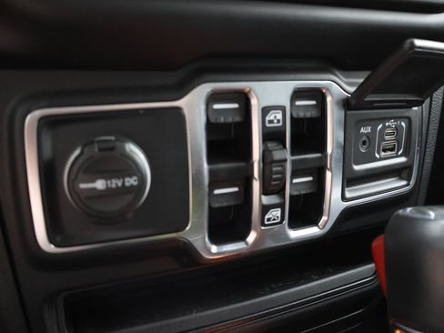 Used 2022 Jeep Wrangler Unlimited Sahara AWD/4WD image 42