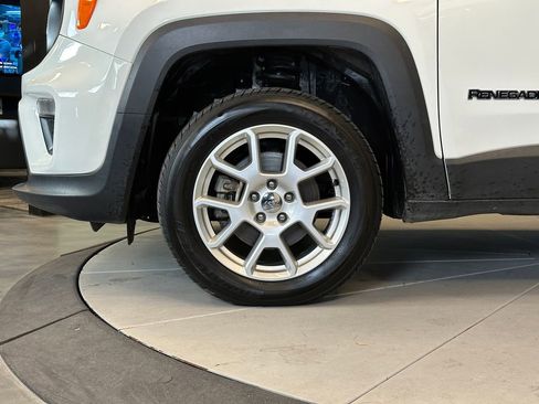 Used 2020 Jeep Renegade Latitude w/ Cold Weather Group image 25