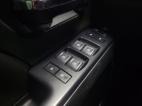 Used 2018 Chevrolet Silverado 1500 LT AWD/4WD image 27