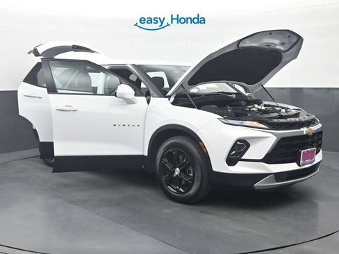 Used 2025 Chevrolet Blazer LT AWD/4WD image 34
