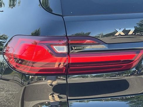 Used 2022 BMW X7 M50i w/ Dynamic Handling Package AWD/4WD image 10