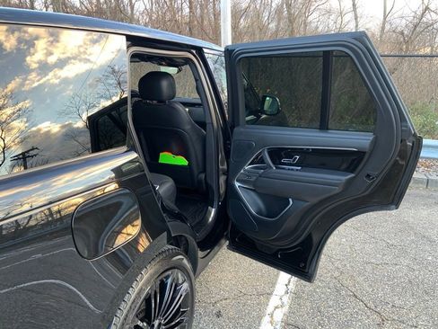 Certified 2023 Land Rover Range Rover SE image 19