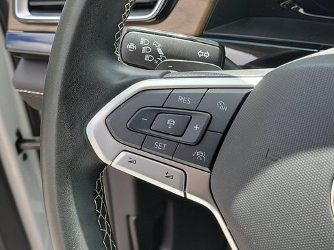 Used 2025 Volkswagen Atlas SE FWD image 29