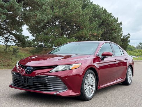 Used 2018 Toyota Camry XLE w/ Audio Package FWD image 1