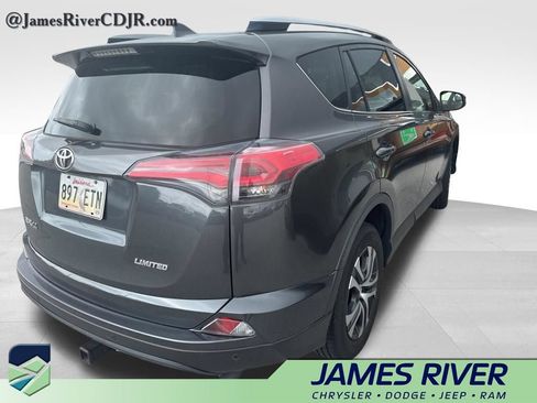 Used 2017 Toyota RAV4 LE FWD image 5
