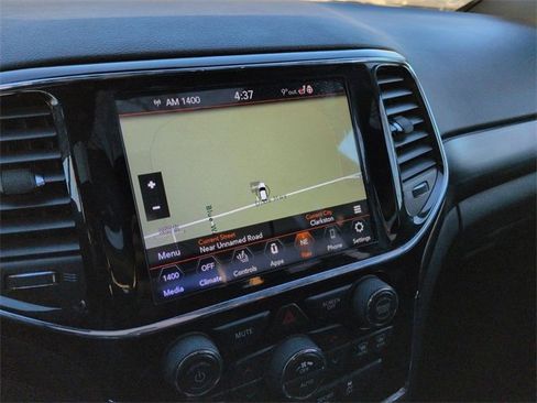 Used 2020 Jeep Grand Cherokee Altitude image 18