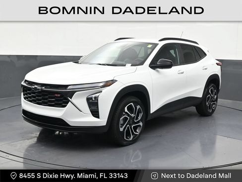 Used 2025 Chevrolet Trax RS FWD image 1