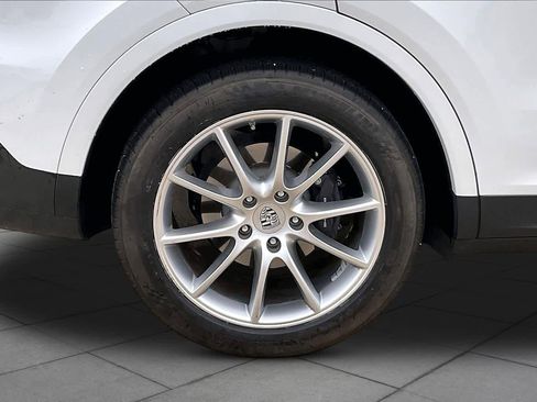 Used 2023 Porsche Cayenne image 10