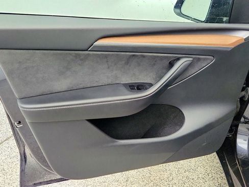 Used 2025 Tesla Model Y Long Range image 11