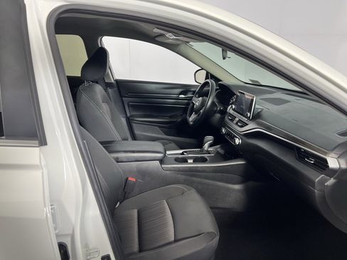 Used 2025 Nissan Altima 2.5 SV image 29