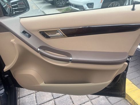 Used 2010 Mercedes-Benz R 350 4MATIC image 25